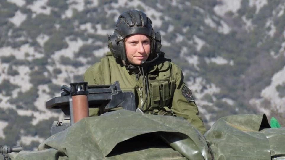 Γυναίκα ουλαμαγός στα τεθωρακισμένα εκτελεί βολές σε άσκηση στην Ξάνθη (εικόνες)